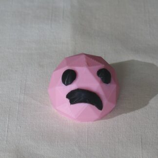 Hymiö Kulmikas 2., väri: pinkki/musta, leveys: n. 50mm, korkeus: n. 35mm