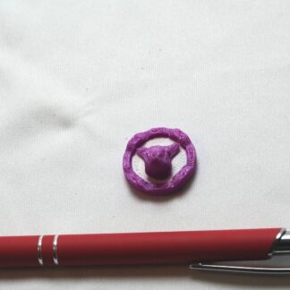 Pelimerkki 7. väri: violetti ja valkoinen