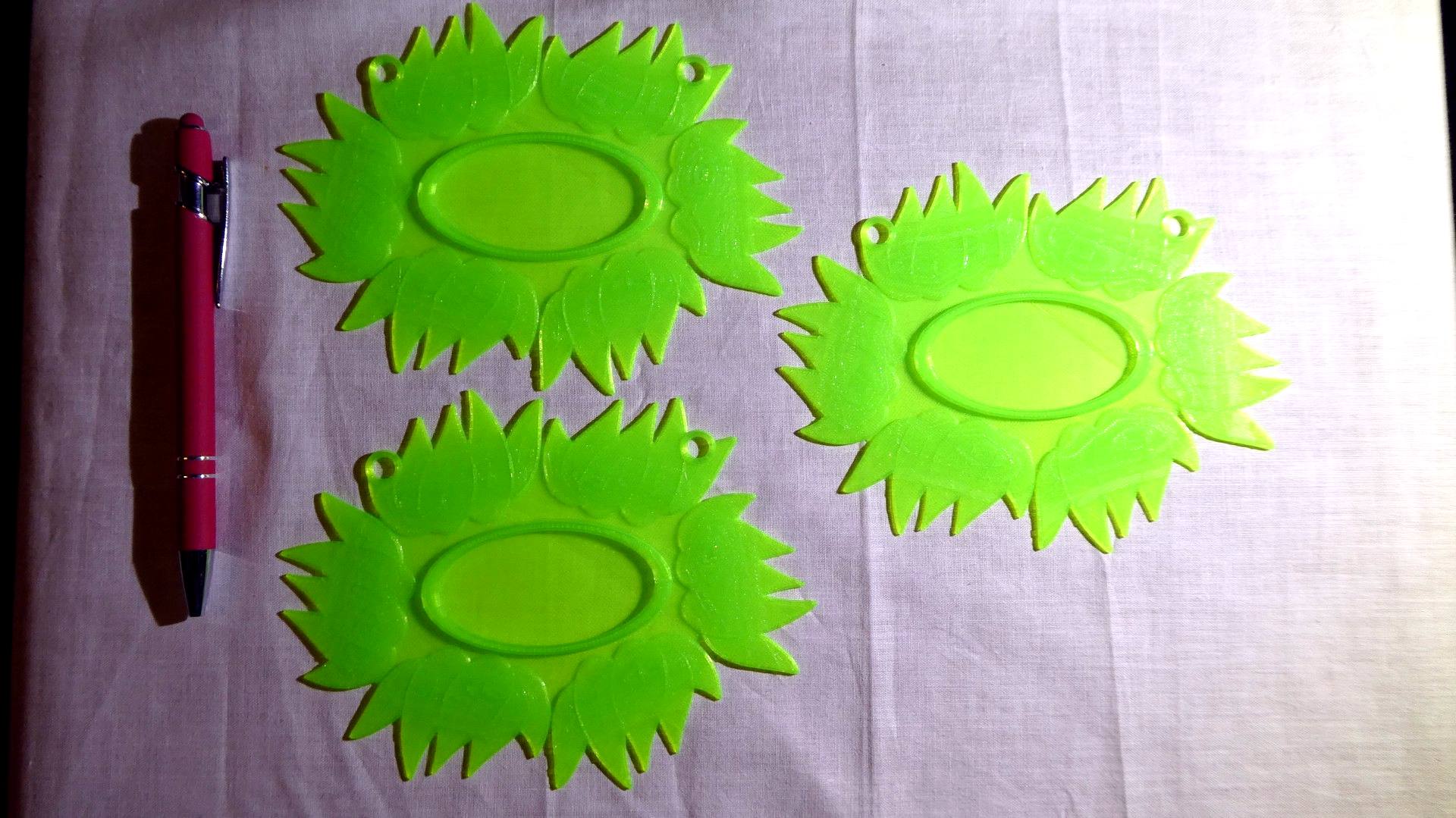 Koristekehys 2, väri:vihreä läpikuultava, koko: n. 15x11x0,6 cm, soikea tekstipaikka: n. 6cm leveä 3cm korkea - Image 2