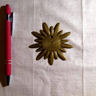 Koriste 4, väri: kulta, leveys n. 80mm, paksuus 4mm