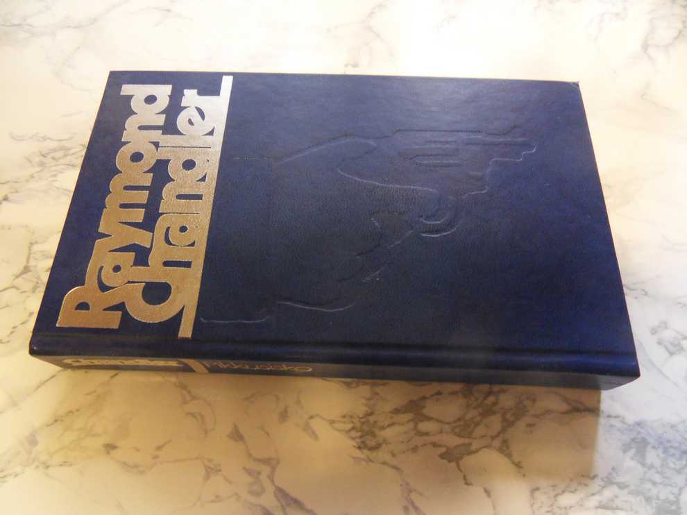 Pikkusisko, Raymond Chandler