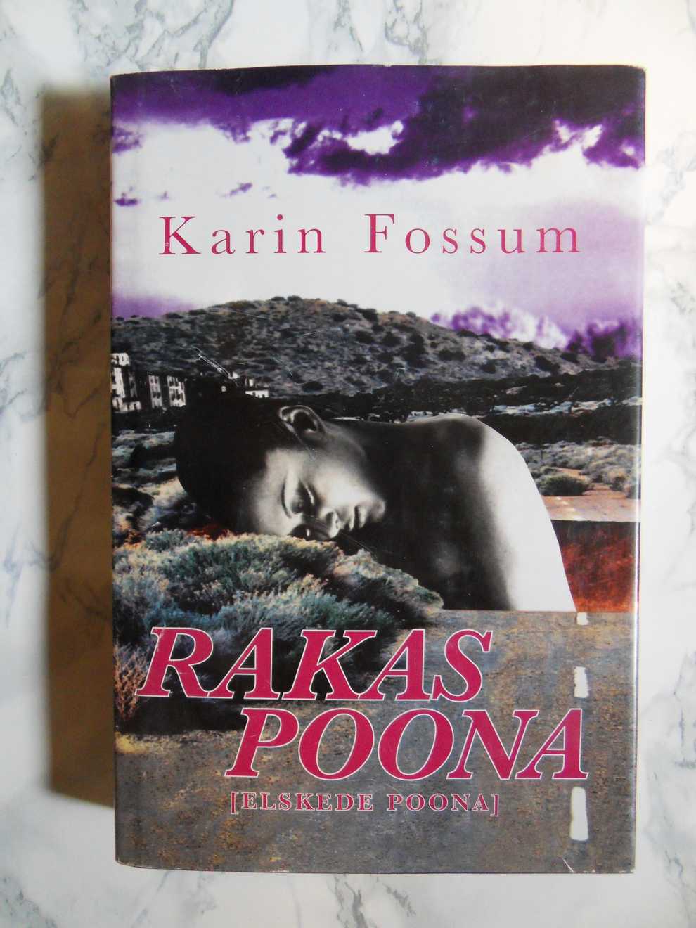 Rakas Poona, Karin Fossum
