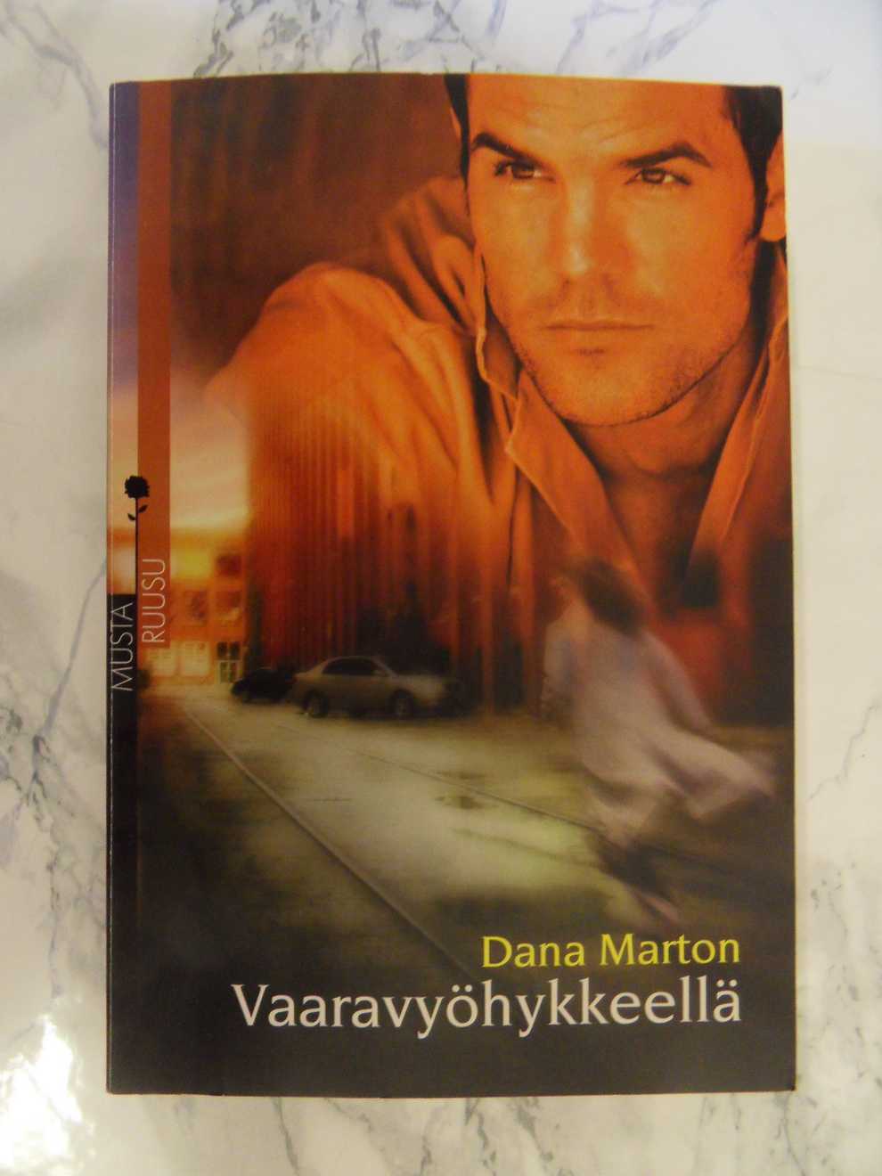 Vaaravyöhykkeellä, Dana Marton