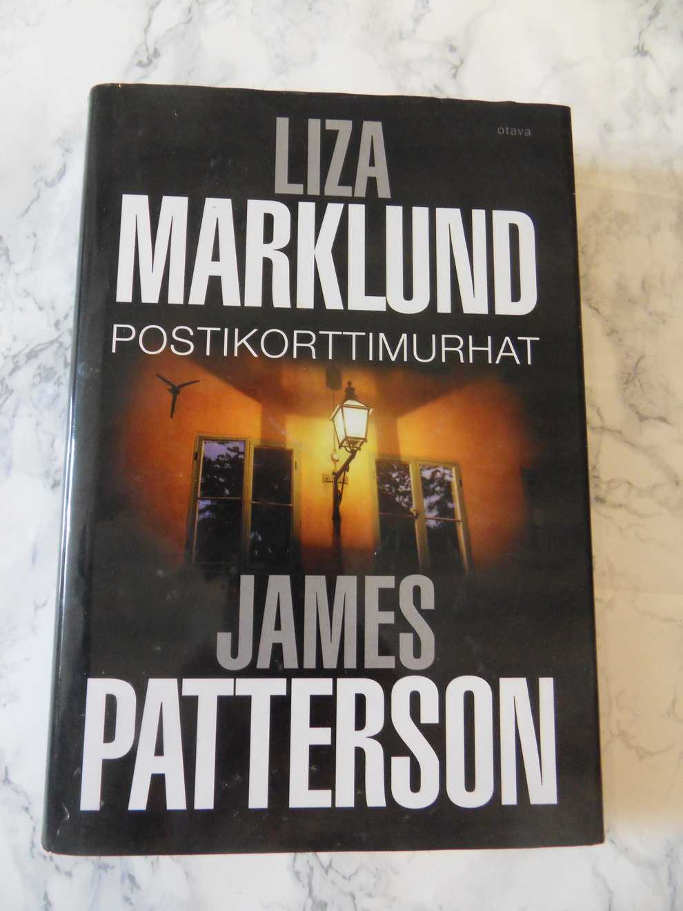 Postikorttimurhat, Liza Marklund-James Patterson